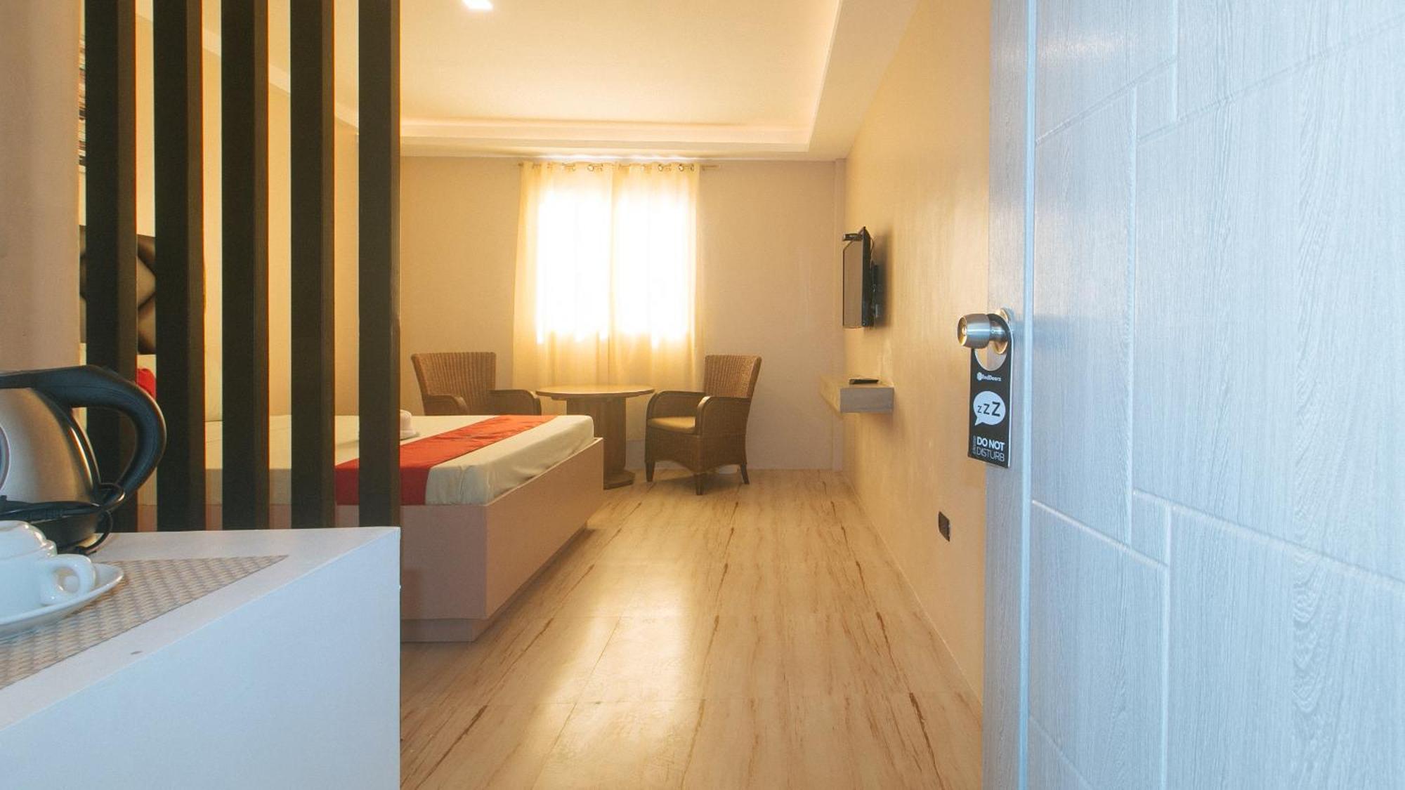Reddoorz Plus At Seventy Five Inn Near Manila Airport Paranaque City Экстерьер фото